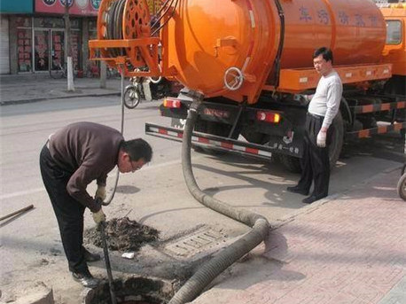 保城镇清掏化粪池，健康生活从这里开始